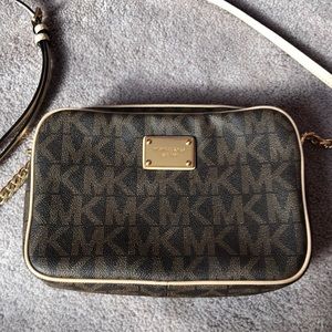 Jet set travel large crossbody